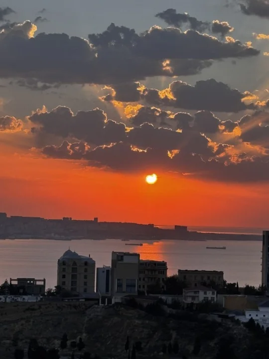 Kirayə 3 otaqlı Mənzil 130 m² Səbail r.