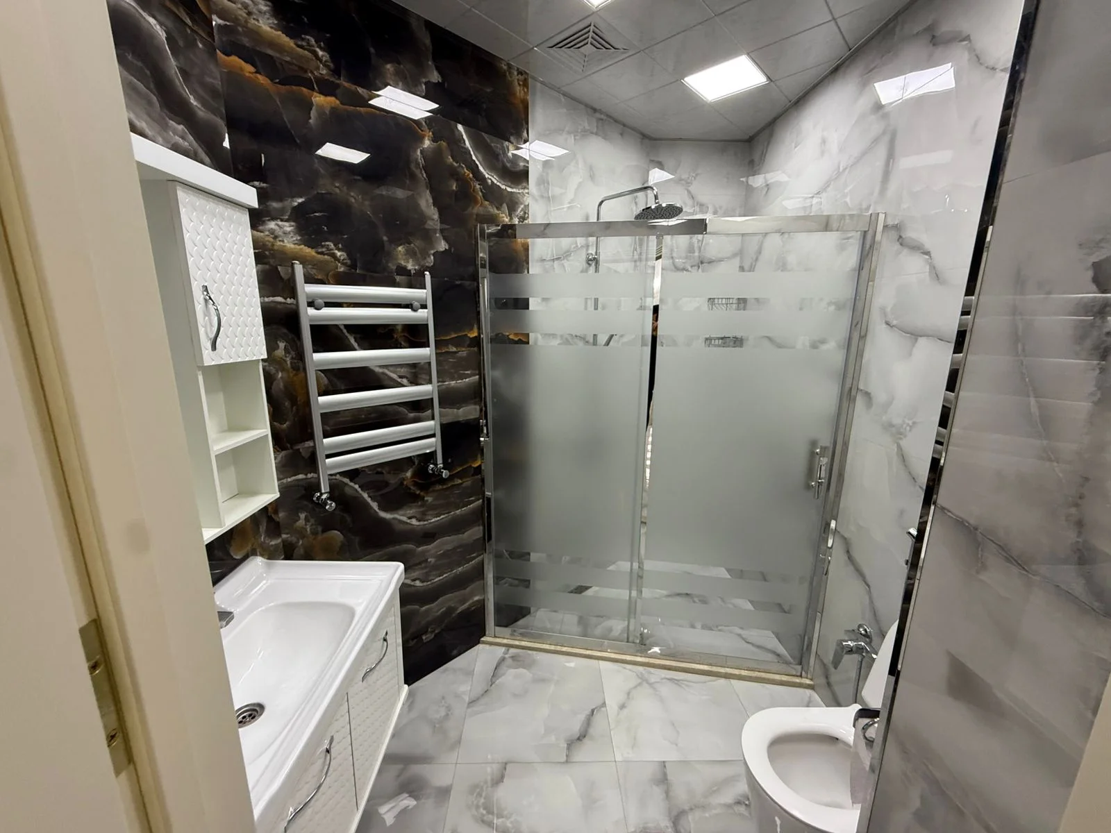 Kirayə 3 otaqlı Mənzil 120 m² Nərimanov r.