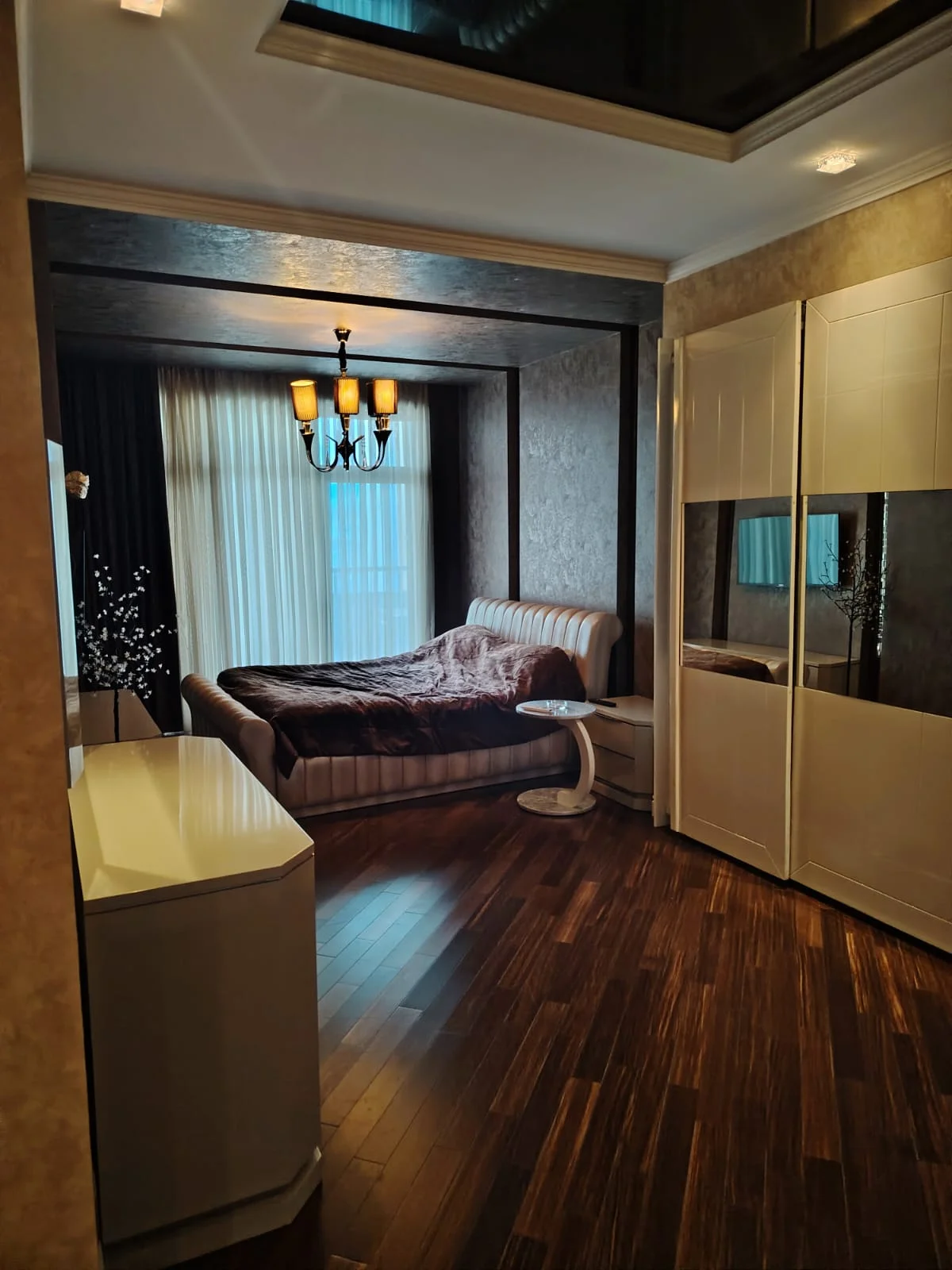 Kirayə 3 otaqlı Mənzil 190 m² Xətai r.