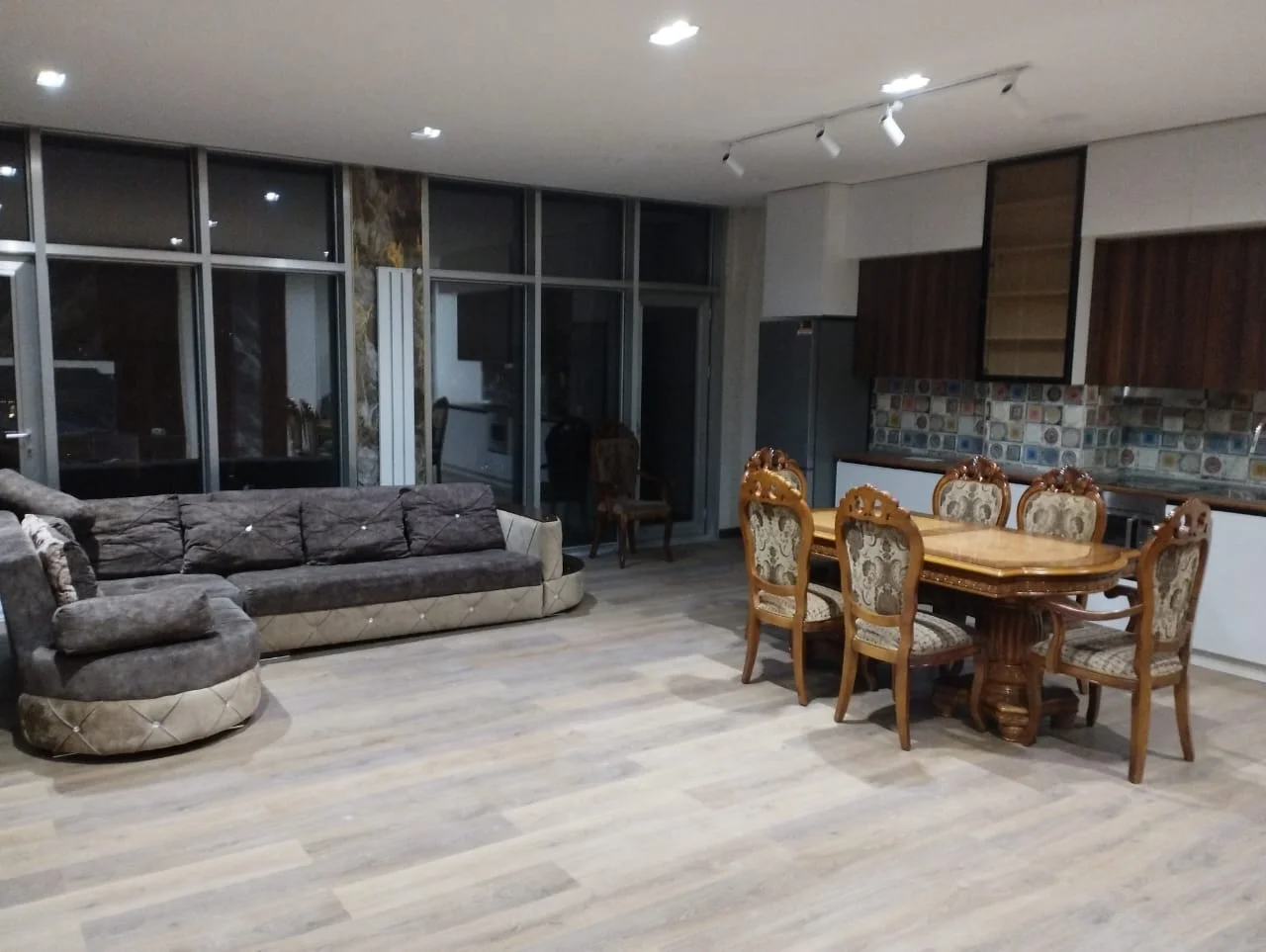 Kirayə 3 otaqlı Mənzil 150 m² Yasamal r.