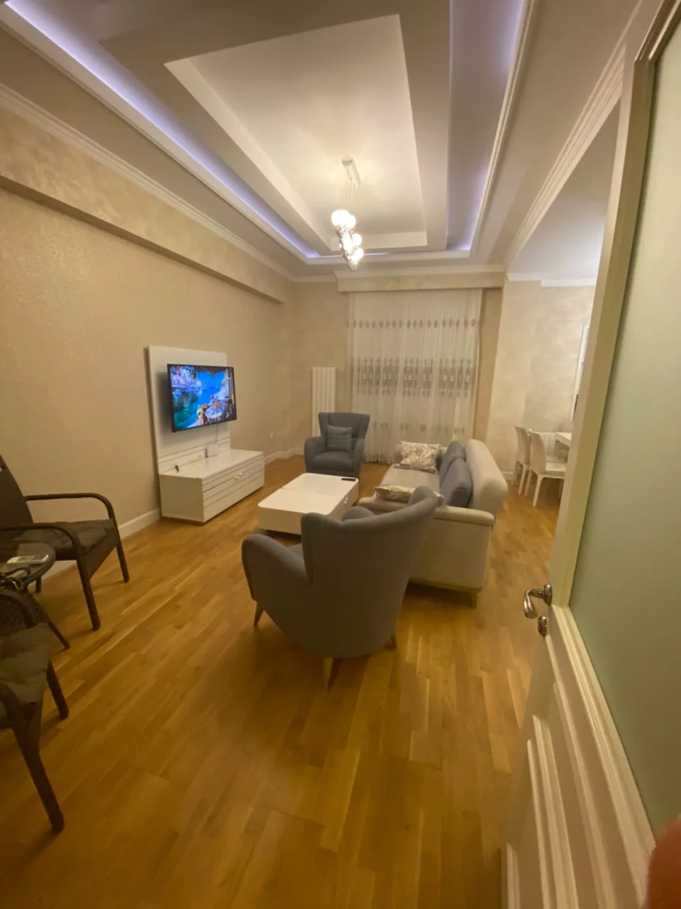 Kirayə 3 otaqlı Mənzil 120 m² Xətai r.