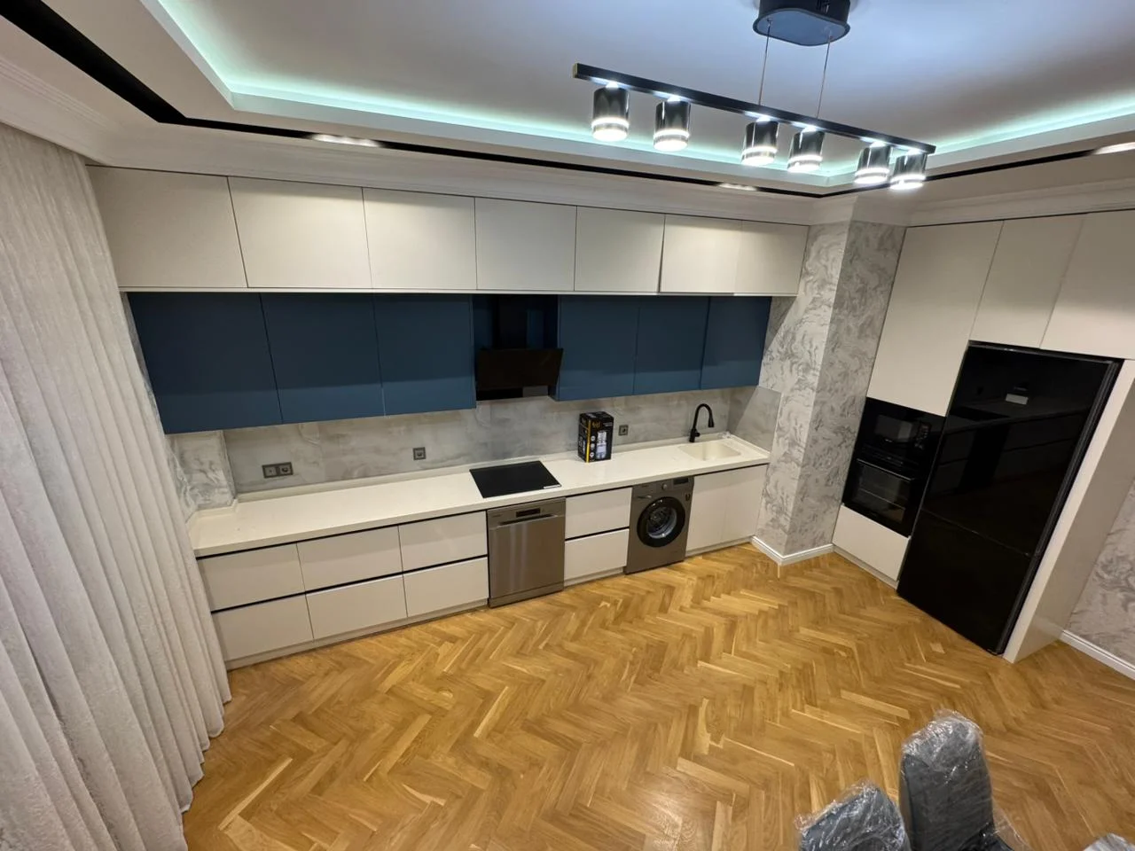 Kirayə 2 otaqlı Mənzil 95 m² Xətai r.
