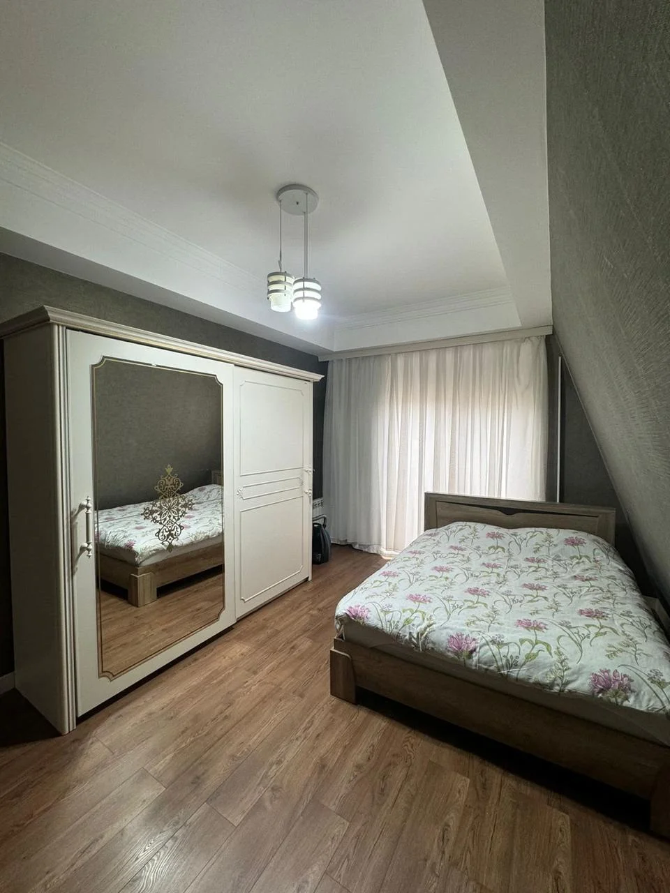 Kirayə 4 otaqlı Mənzil 150 m² Xətai r.