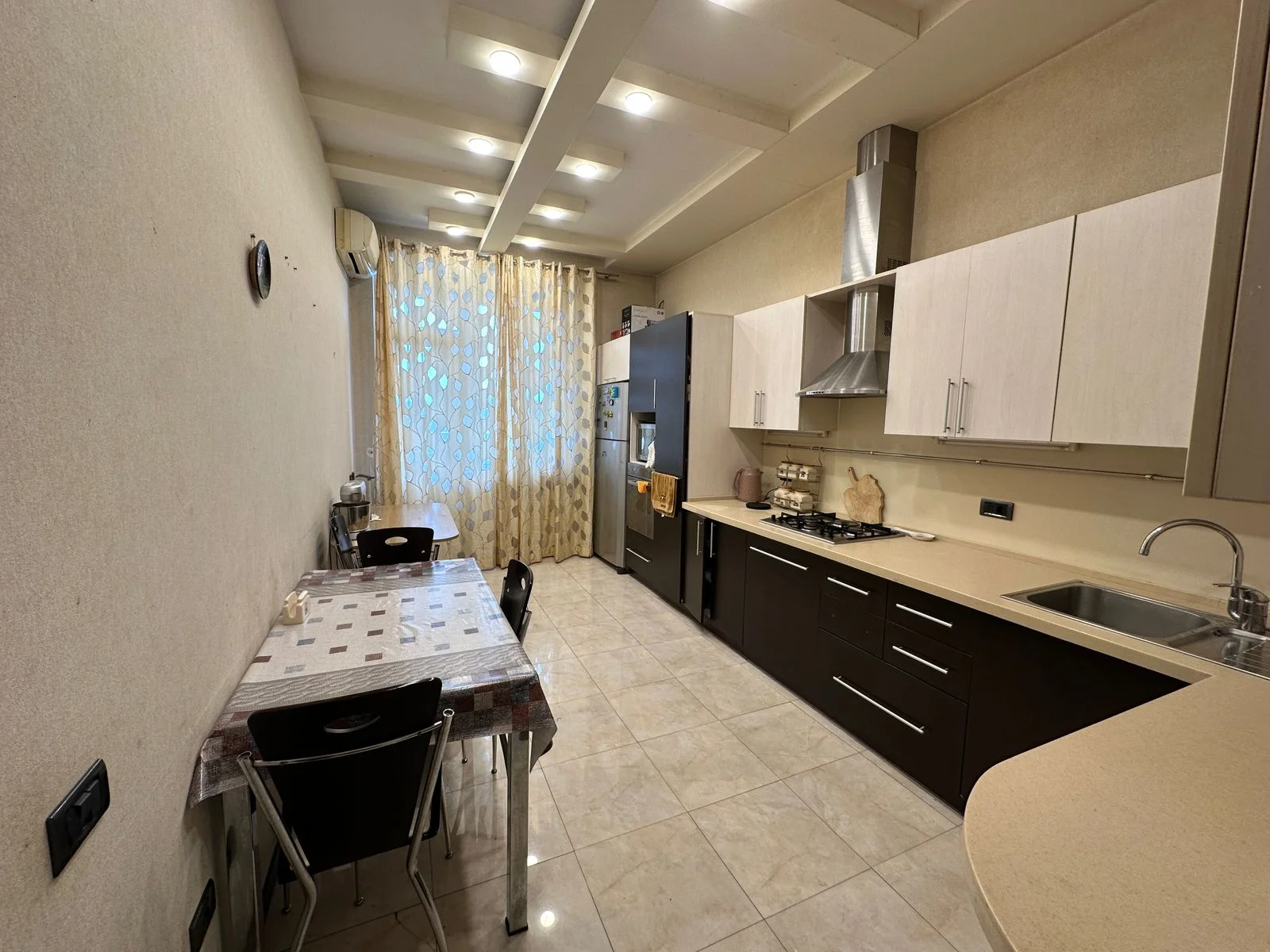 Kirayə 3 otaqlı Mənzil 160 m² Nəsimi r.
