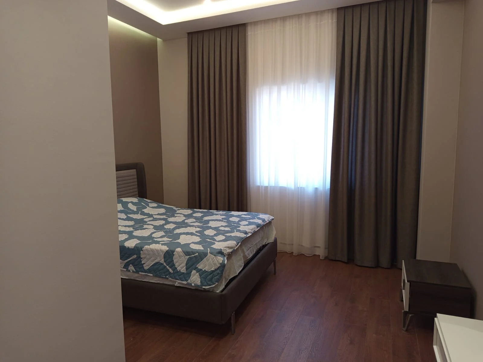 Kirayə 3 otaqlı Mənzil 130 m² Xətai r.