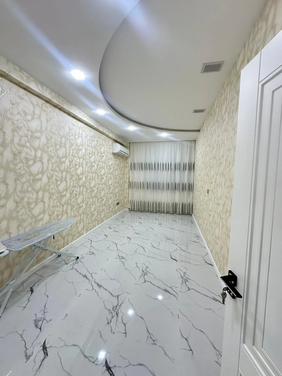Kirayə 5 otaqlı Mənzil 250 m² Nəsimi r.