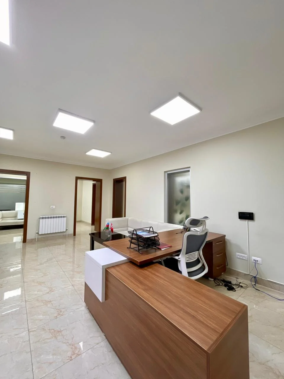 Kirayə 12 otaqlı Ofis 400 m² Yasamal r.
