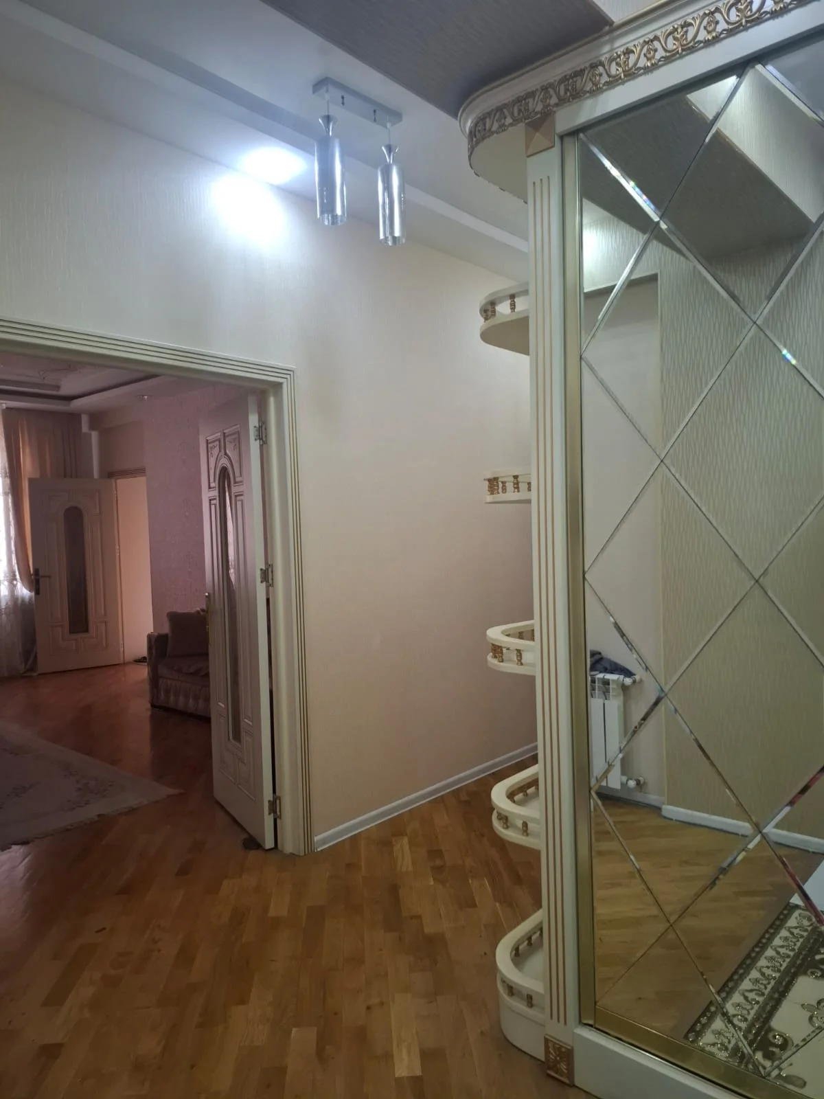 Kirayə 3 otaqlı Mənzil 85 m² Xətai r.