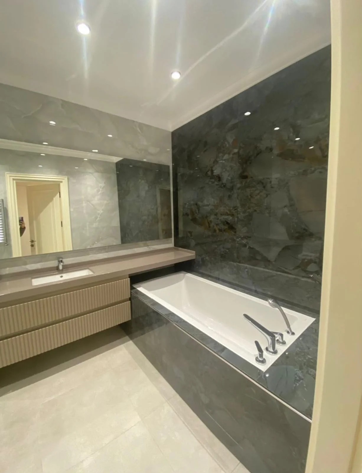 Kirayə 3 otaqlı Mənzil 180 m² Səbail r. – şəkil 14