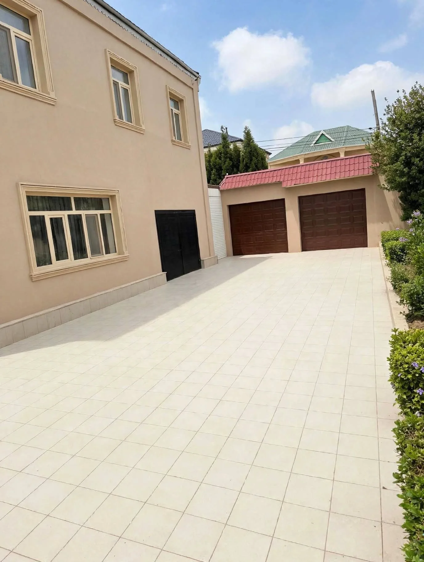 Satılır 9 otaqlı Həyət evi / Bağ evi 310 m² Binəqədi r.