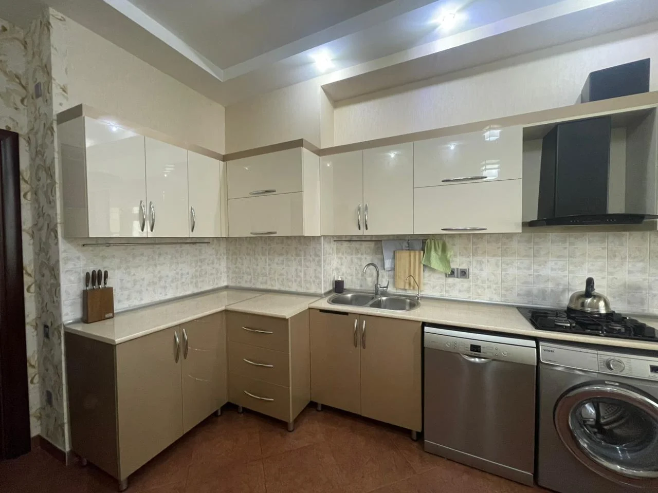 For rent 3-room Apartment 114 m² Nizami dist. 8-ci kilometr settl. Neftçilər metro – şəkil 3