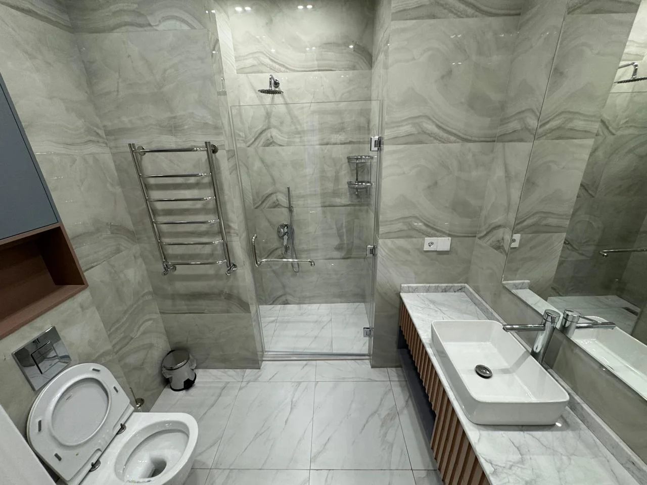 Kirayə 2 otaqlı Mənzil 80 m² Xətai r.