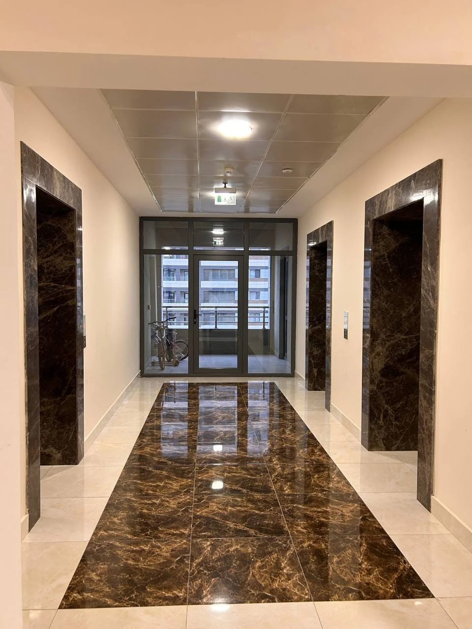 Kirayə 2 otaqlı Mənzil 65 m² Xətai r. Ağ şəhər q. – şəkil 2
