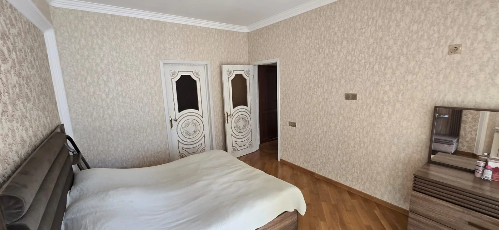 Kirayə 2 otaqlı Mənzil 95 m² Xətai r.