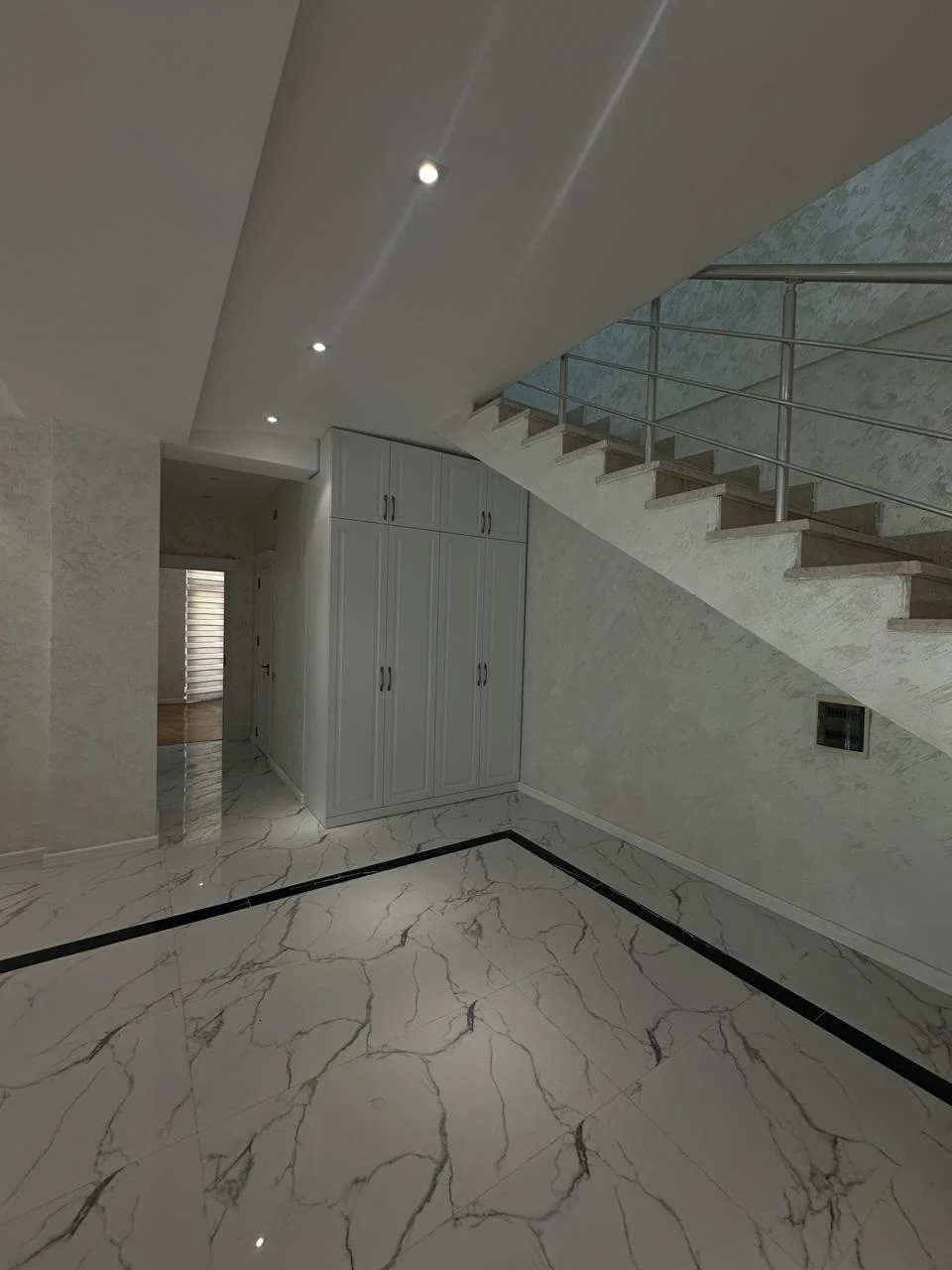 Kirayə 5 otaqlı Mənzil 245 m² Nəsimi r.