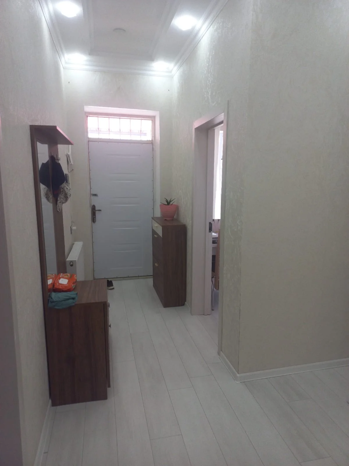Hazır əşyalı yeni tikili həyət evi