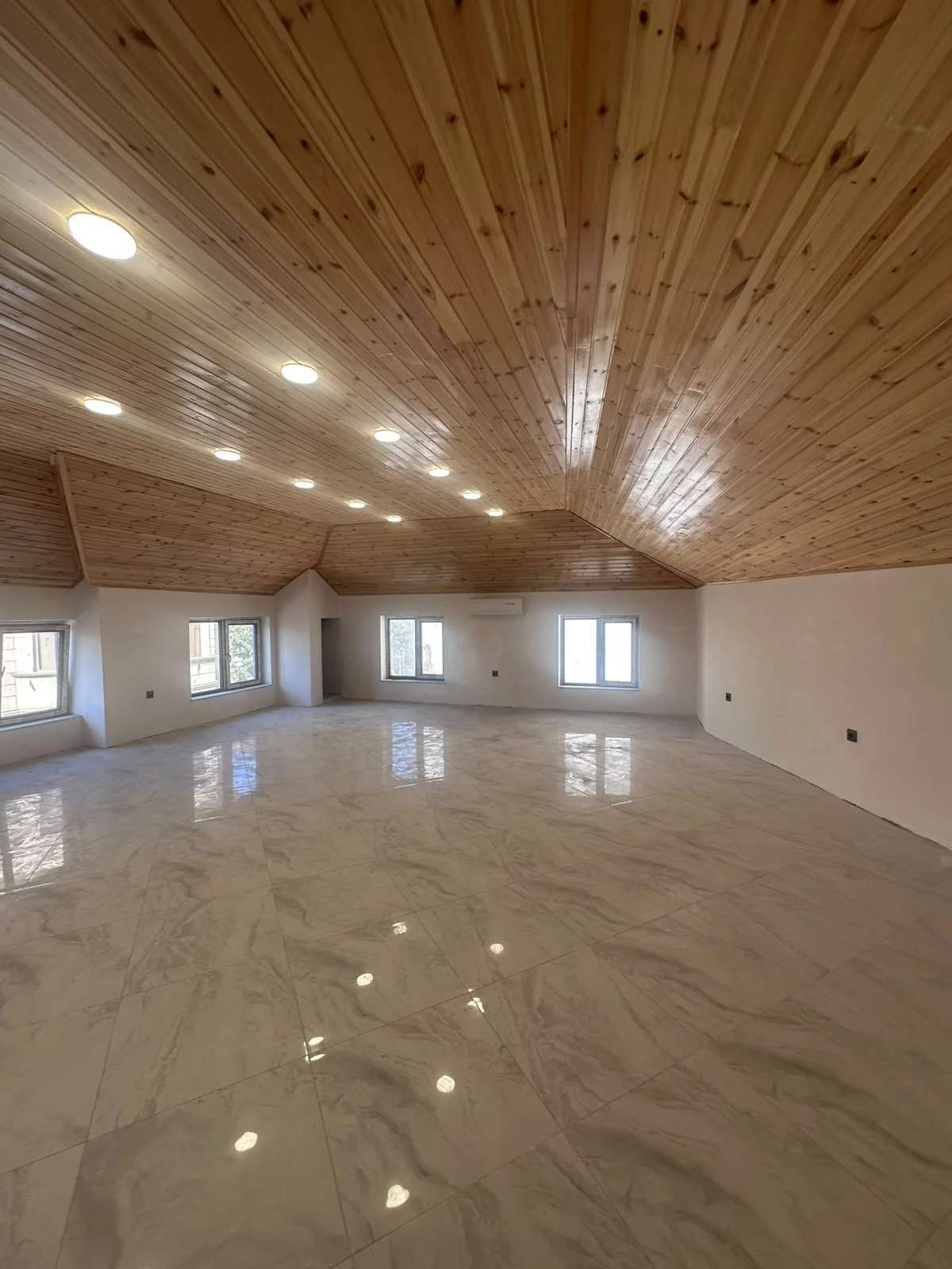 Kirayə Obyekt 350 m² Binəqədi r.