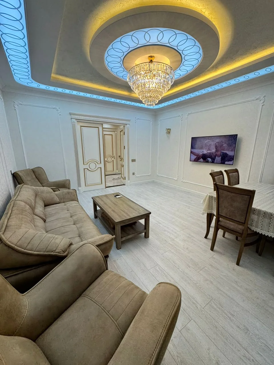 Kirayə 3 otaqlı Mənzil 145 m² Yasamal r. 8 Noyabr m. – şəkil 1