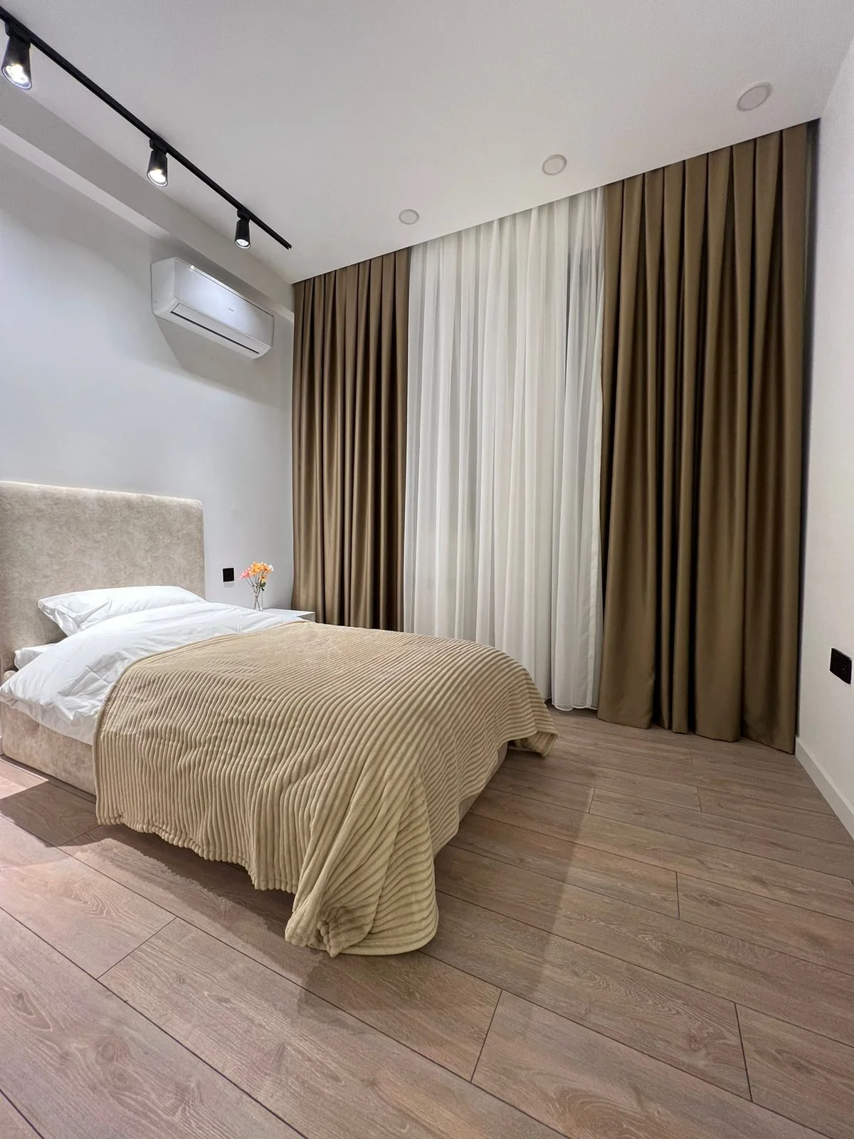Kirayə 3 otaqlı Mənzil 95 m² Xətai r.