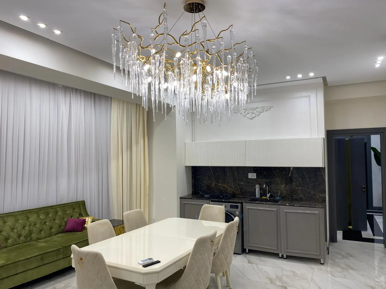 Kirayə 3 otaqlı Mənzil 170 m² Nəsimi r.