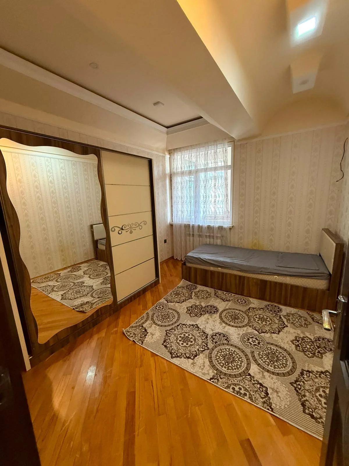 Kirayə 3 otaqlı Mənzil 125 m² Nəsimi r.