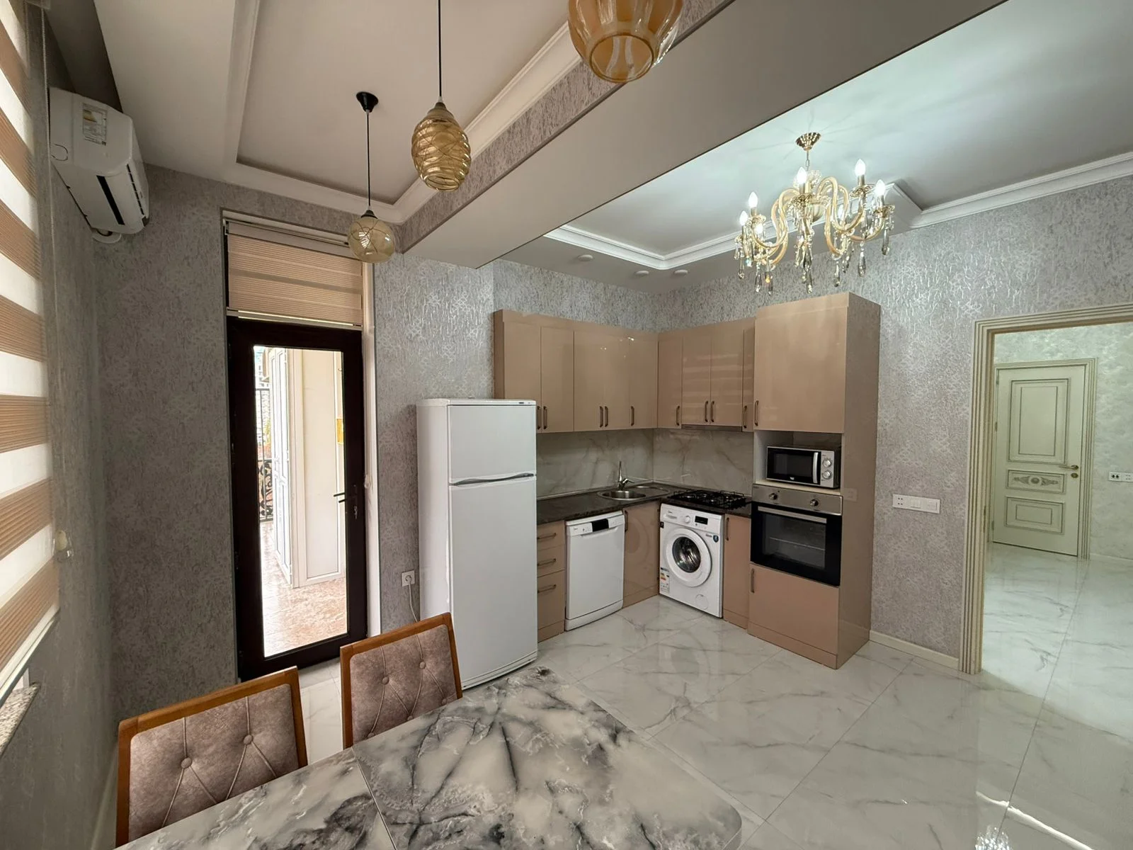 Kirayə 3 otaqlı Mənzil 120 m² Nərimanov r.