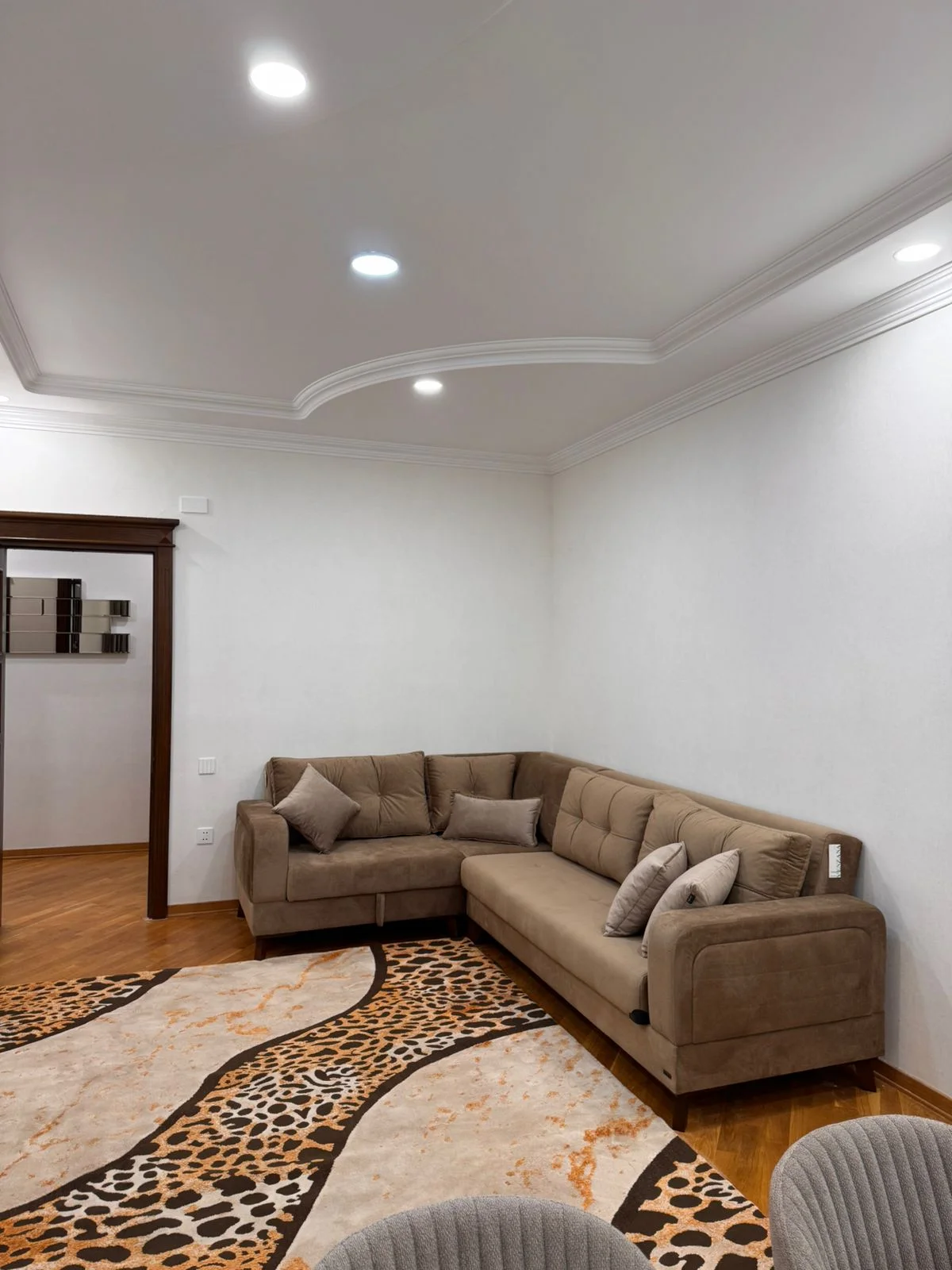 Kirayə 2 otaqlı Mənzil 85 m² Xətai r.