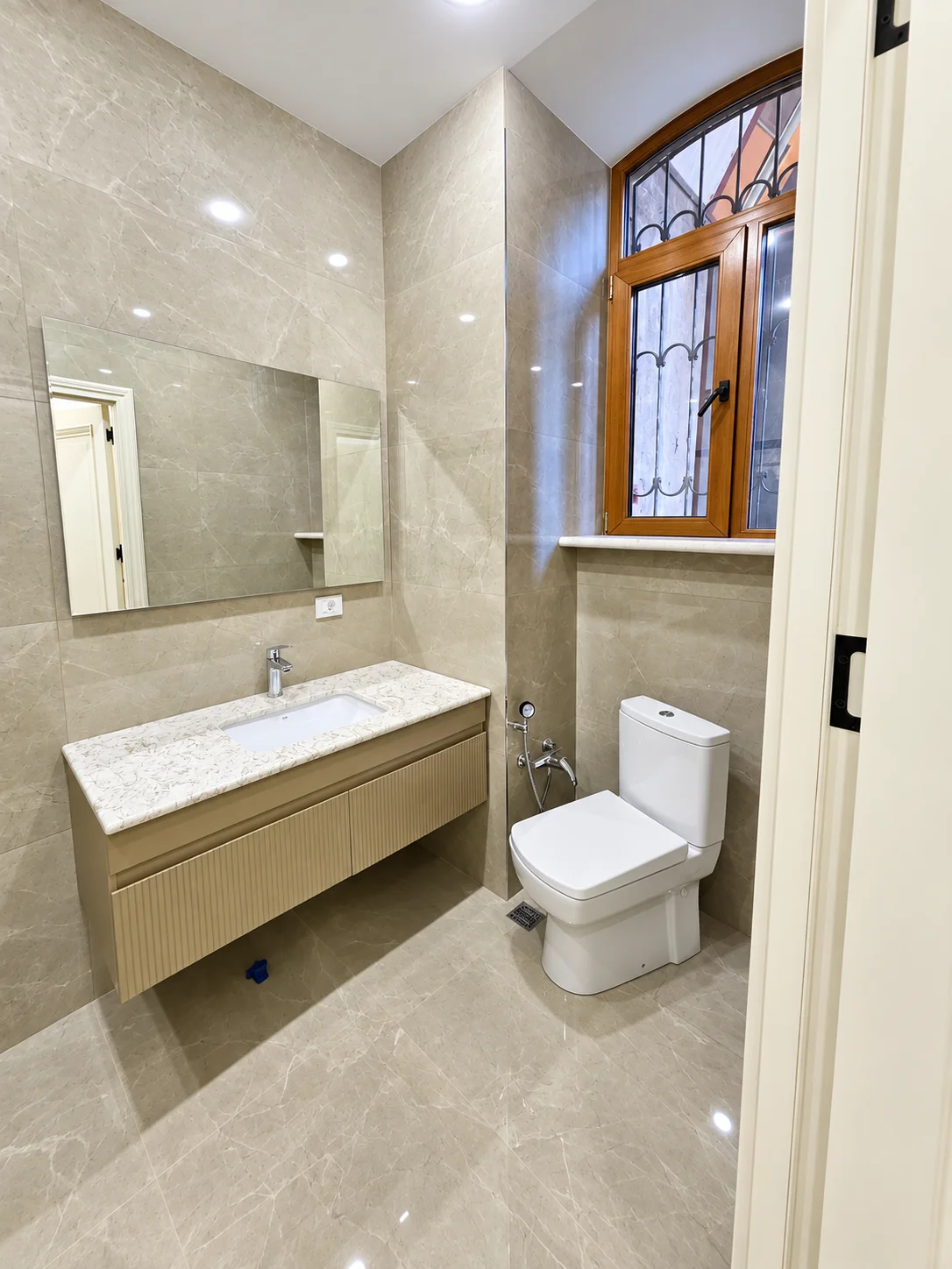 Kirayə 4 otaqlı Mənzil 250 m² Səbail r. Sahil m. – şəkil 12