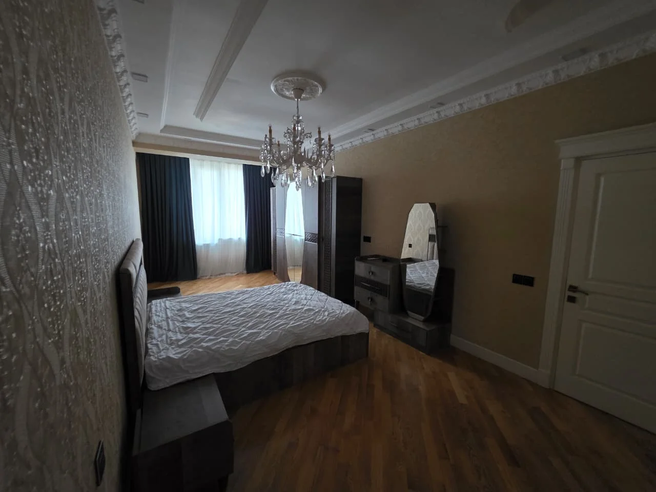 Kirayə 4 otaqlı Mənzil 142 m² Nəsimi r.
