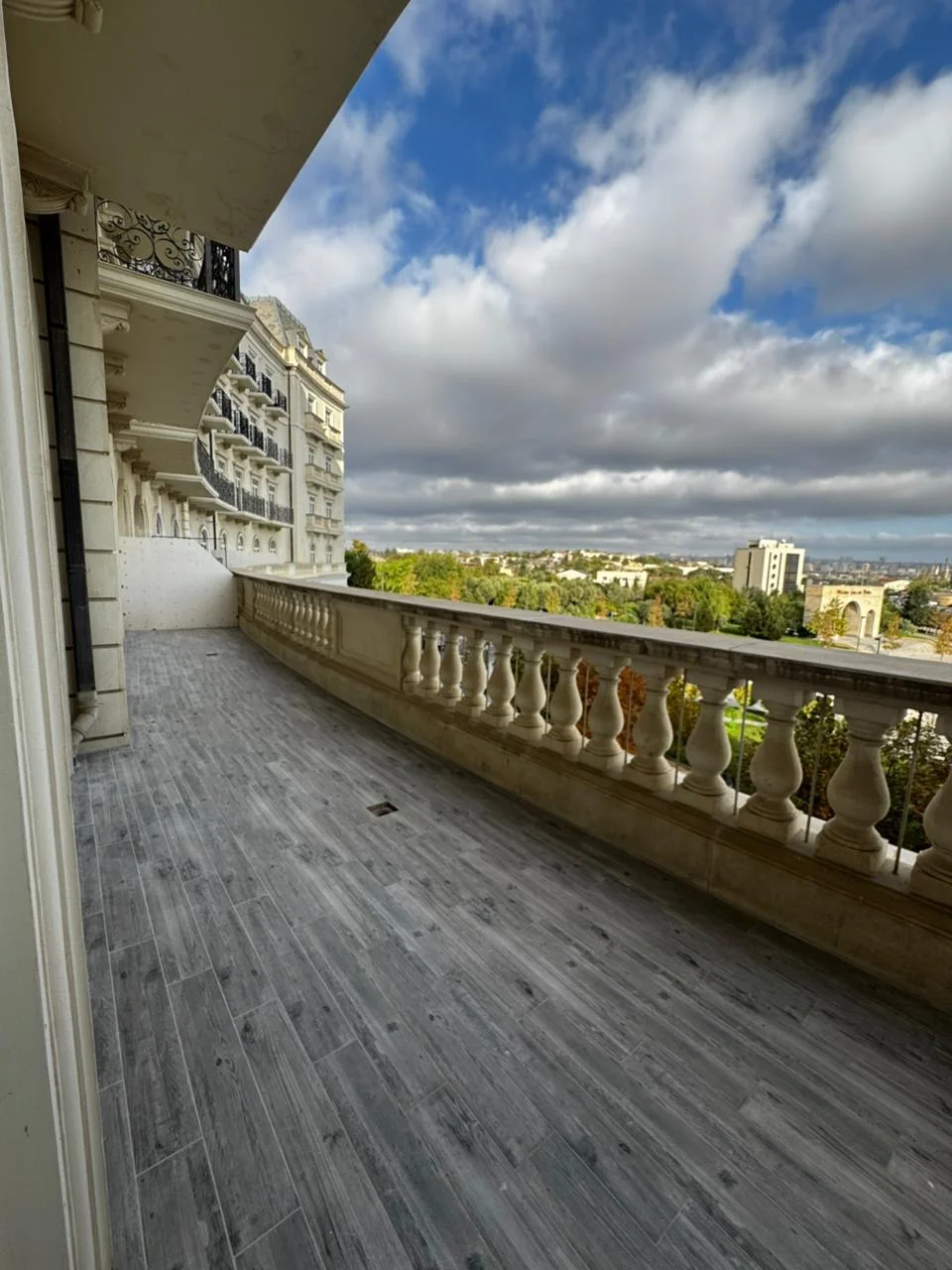 Kirayə 3 otaqlı Mənzil 130 m² Xətai r.