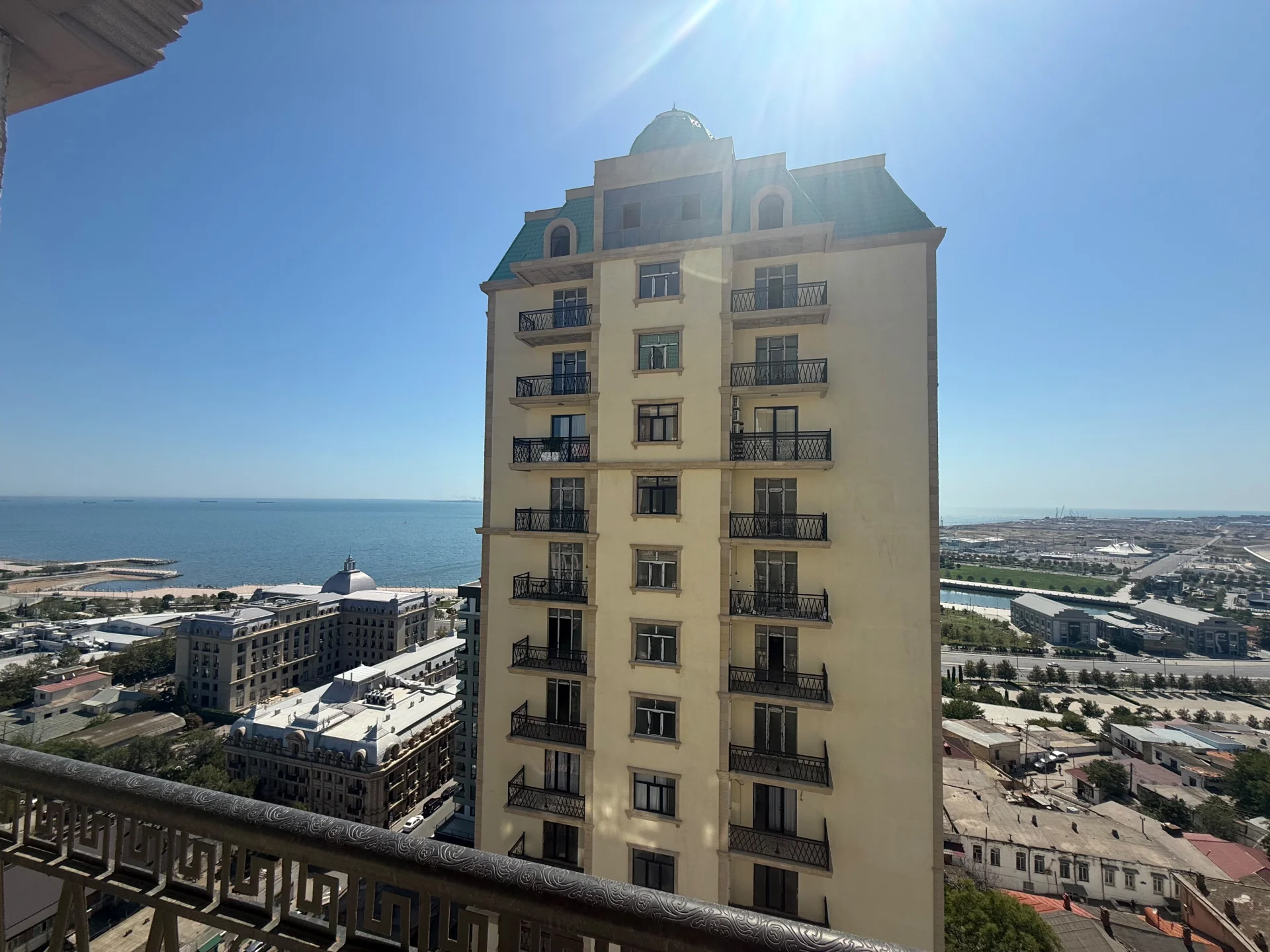 Satılır 4 otaqlı Mənzil 178.1 m² Səbail r.
