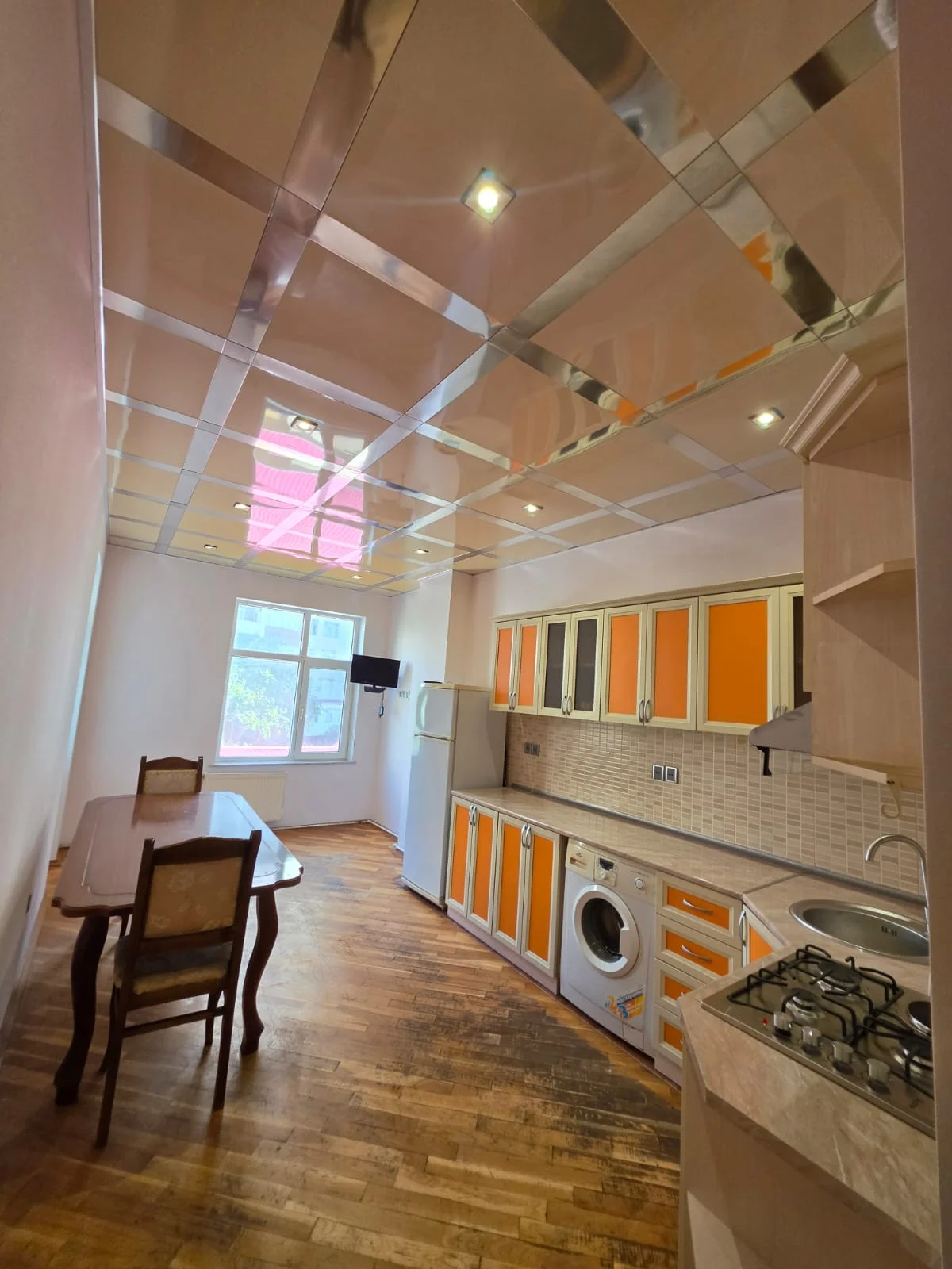 Kirayə 2 otaqlı Mənzil 95 m² Binəqədi r.