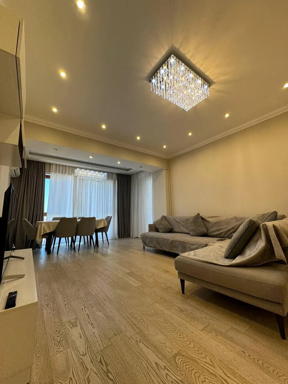 Kirayə 3 otaqlı Mənzil 119 m² Nəsimi r.