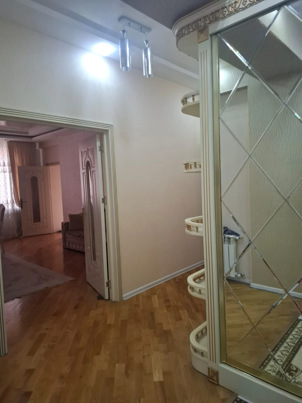 Kirayə 3 otaqlı Mənzil 85 m² Xətai r.