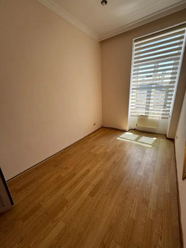 Kirayə 5 otaqlı Ofis 140 m² Səbail r.