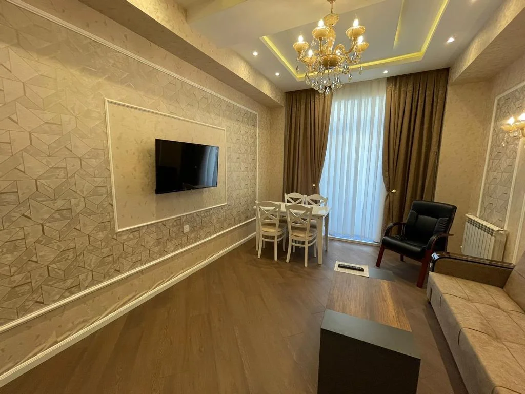 Kirayə 2 otaqlı Mənzil 85 m² Xətai r.