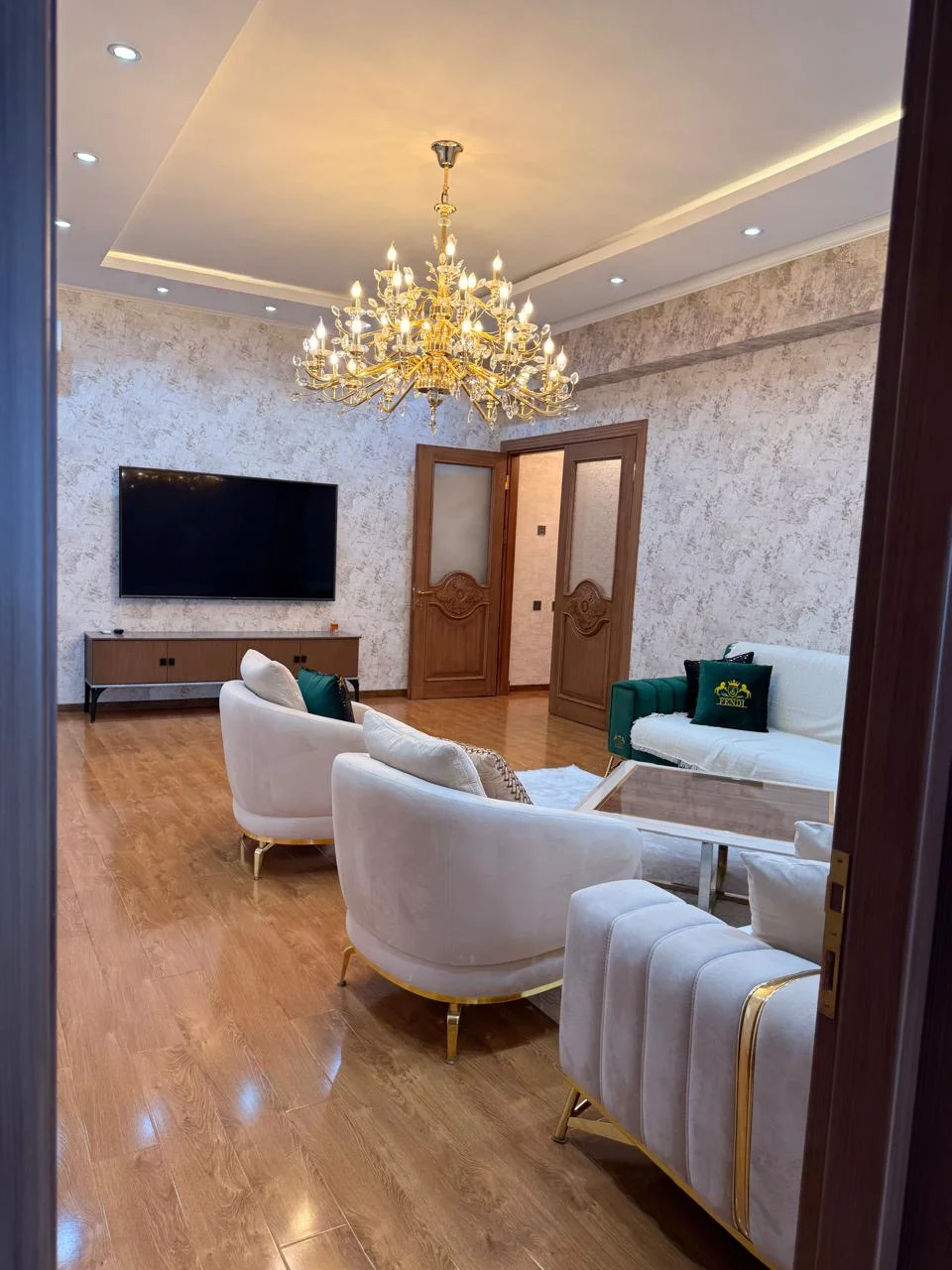 Kirayə 5 otaqlı Mənzil 240 m² Xəzər r.