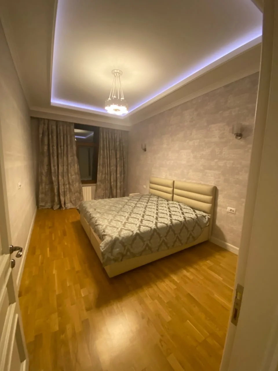 Kirayə 3 otaqlı Mənzil 120 m² Xətai r.