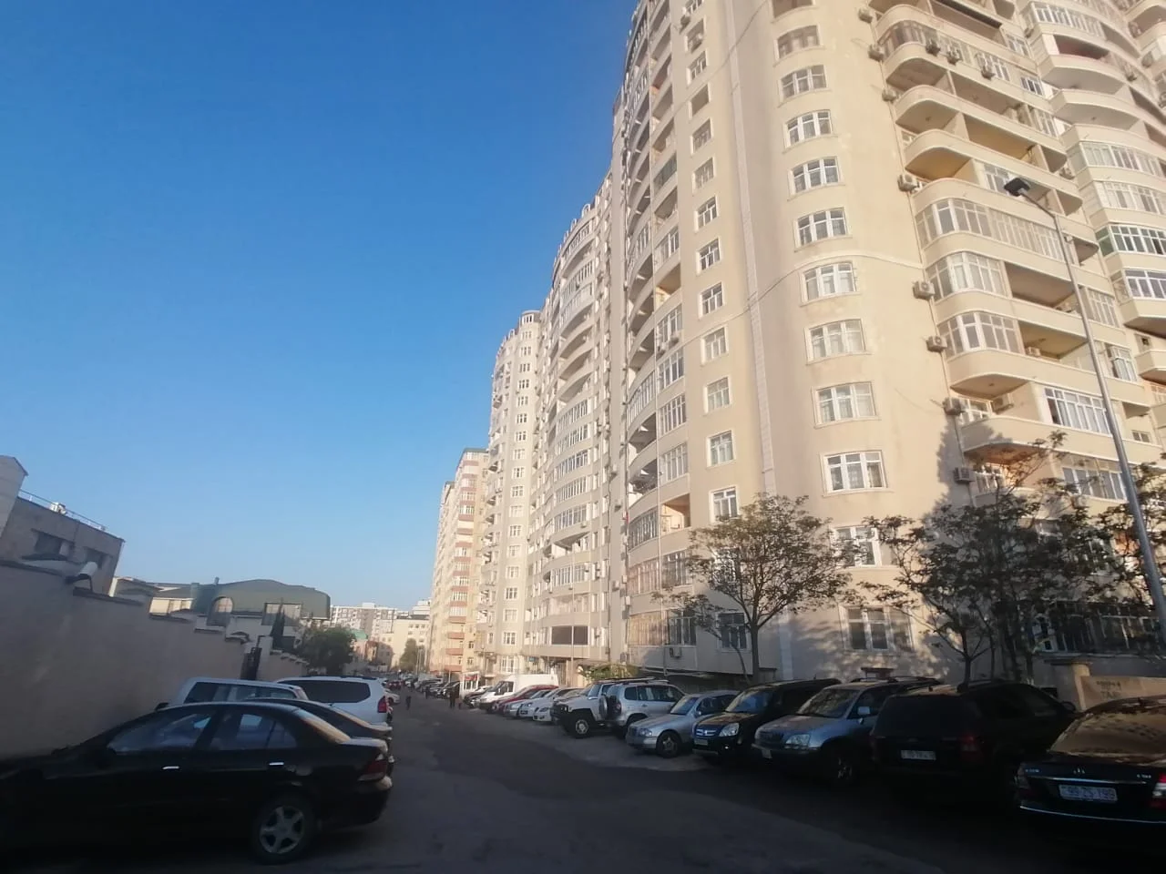Satılır 2 otaqlı Mənzil 84 m² Yasamal r. İnşaatçılar m. – şəkil 2