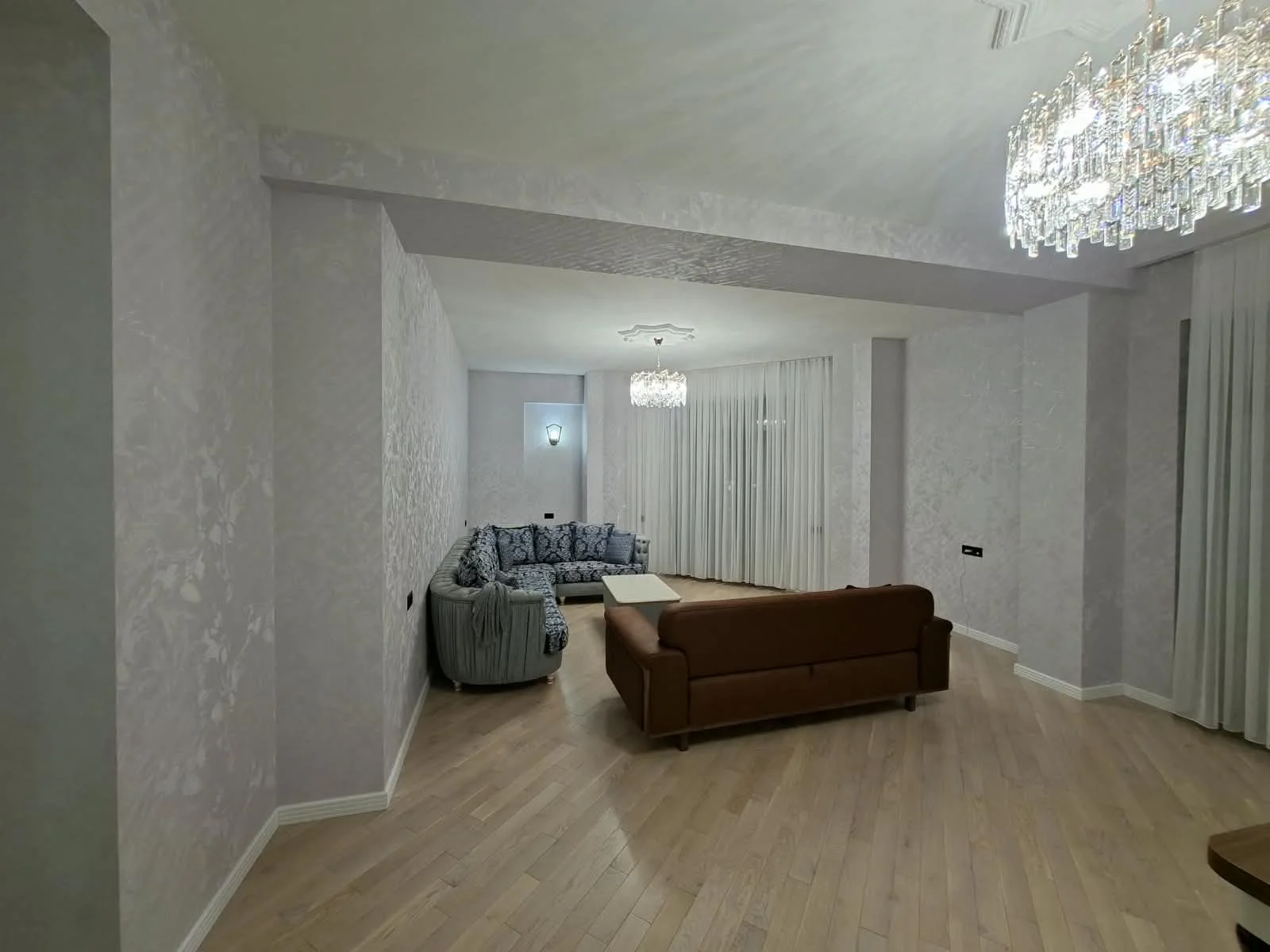 Kirayə 3 otaqlı Mənzil 130 m² Xətai r. Ağ şəhər q. – şəkil 1