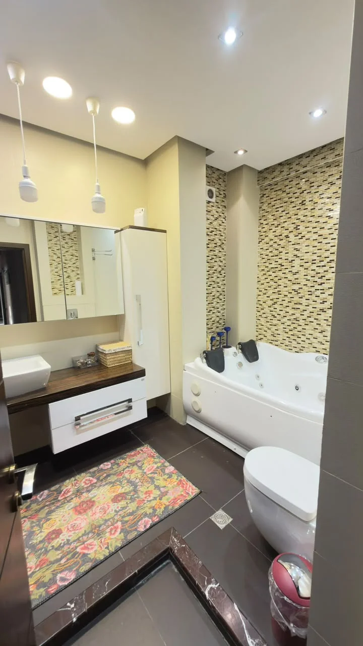Kirayə 4 otaqlı Mənzil 200 m² Xətai r.
