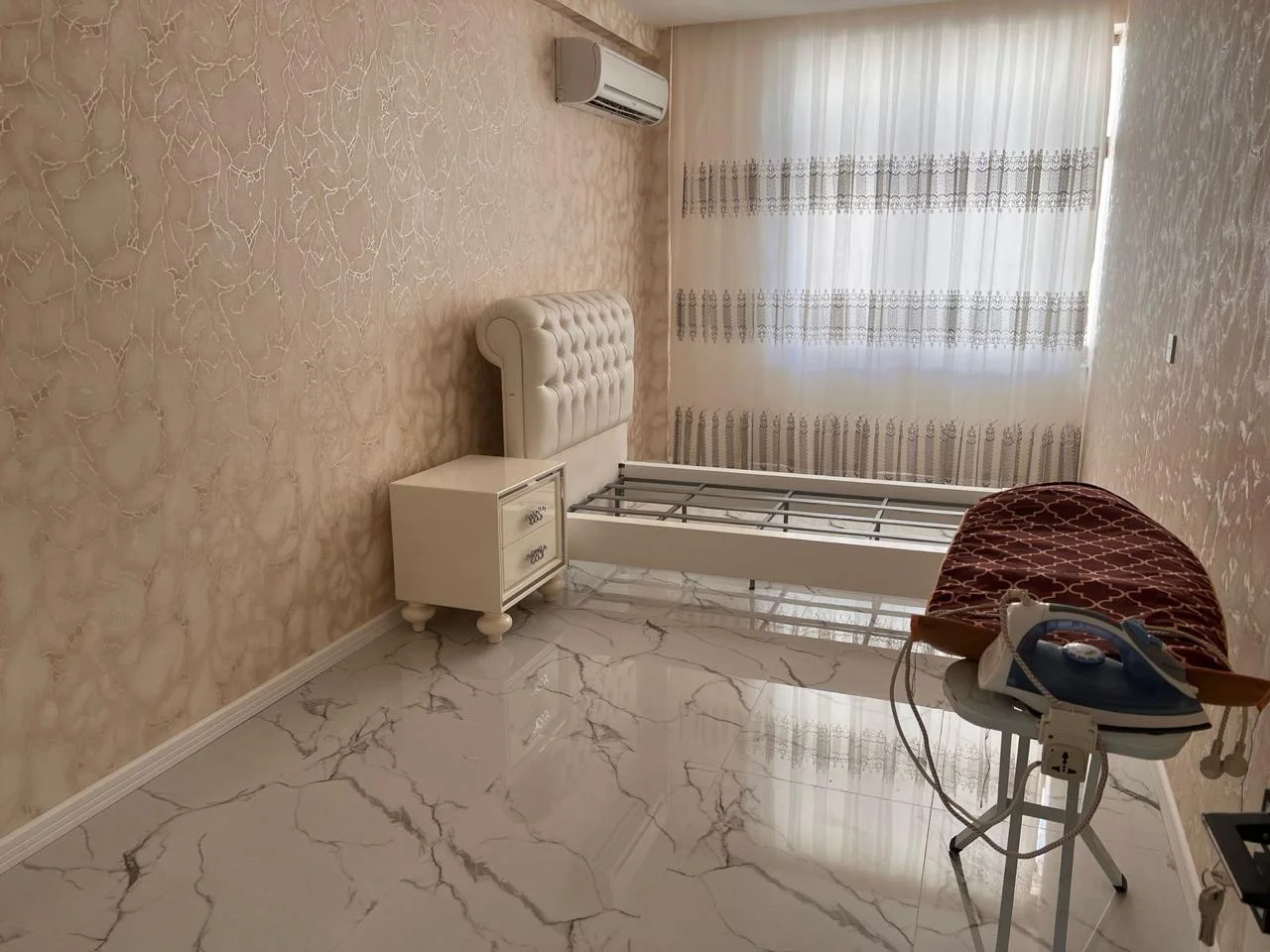 Kirayə 5 otaqlı Mənzil 245 m² Nəsimi r.