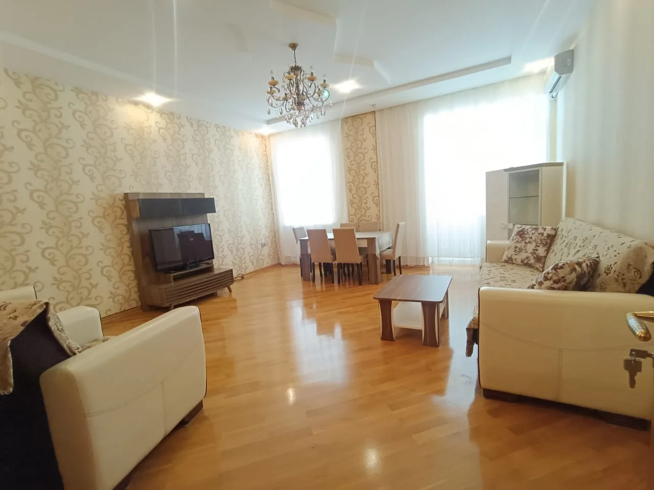 Kirayə 3 otaqlı Mənzil 137 m² Xətai r.