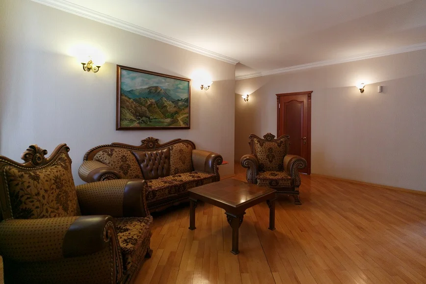 Satılır 8 otaqlı Həyət evi / Bağ evi 630 m² Nərimanov r.