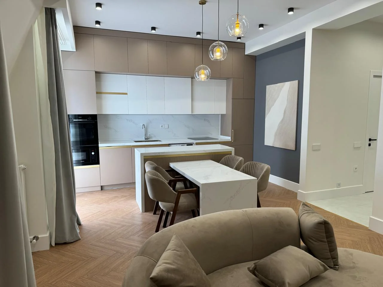 Kirayə 2 otaqlı Mənzil 80 m² Xətai r.