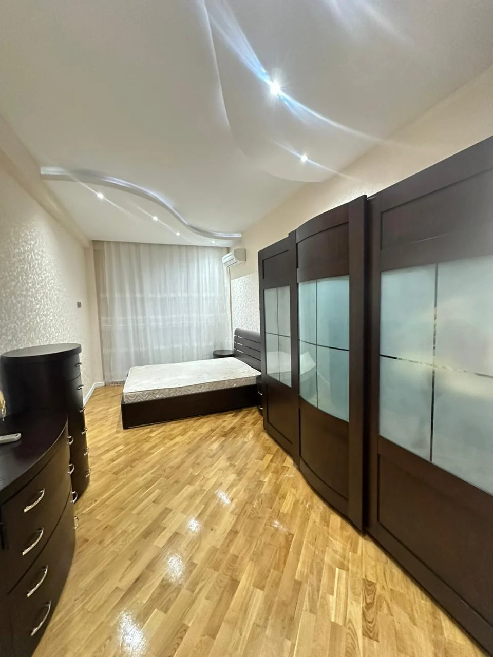 Kirayə 5 otaqlı Mənzil 245 m² Nəsimi r.