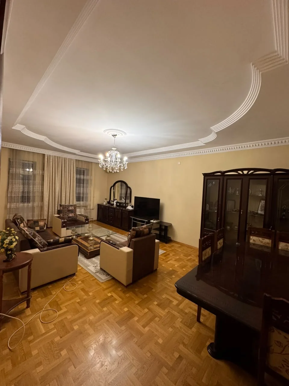Kirayə 3 otaqlı Mənzil 140 m² Nəsimi r.