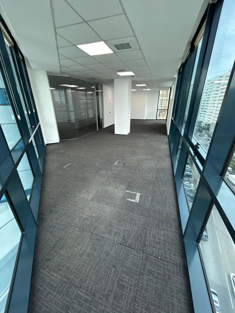 İcarəyə verilir 13 otaqlı ofis 600