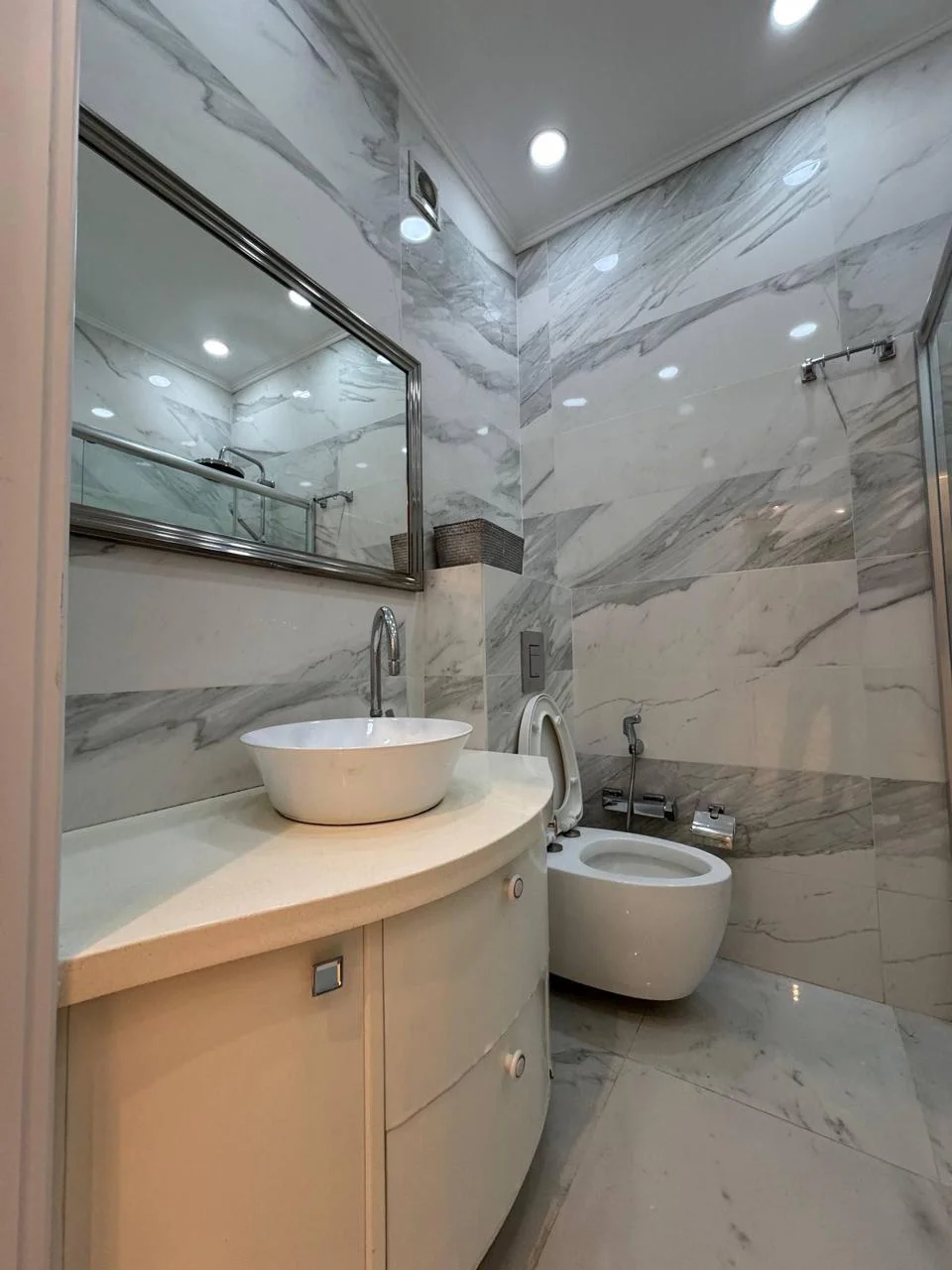 Kirayə 3 otaqlı Mənzil 119 m² Nəsimi r.