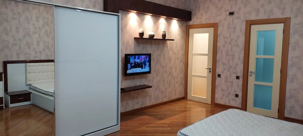 Kirayə 3 otaqlı Mənzil 169 m² Nərimanov r. – şəkil 5